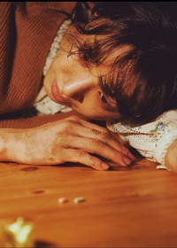 白い車に乗った女/하얀 차를 탄 여자